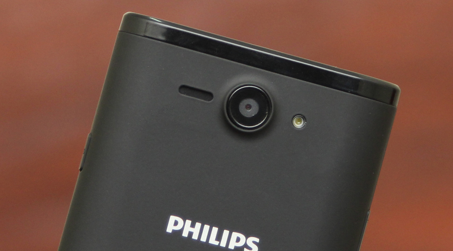 Camera 5 MP đèn flash hỗ trợ chụp ảnh trong điều kiện thiếu sáng.