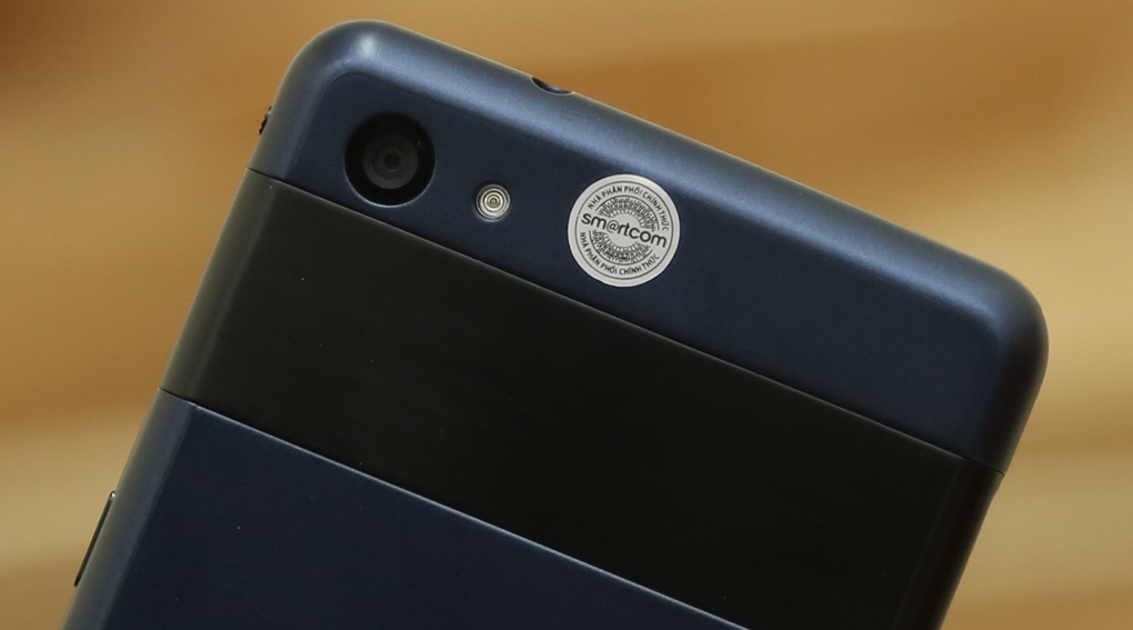 Camera 8 MP cùng đèn flash hỗ trợ chụp ảnh trong điều kiện thiếu sáng tốt hơn.