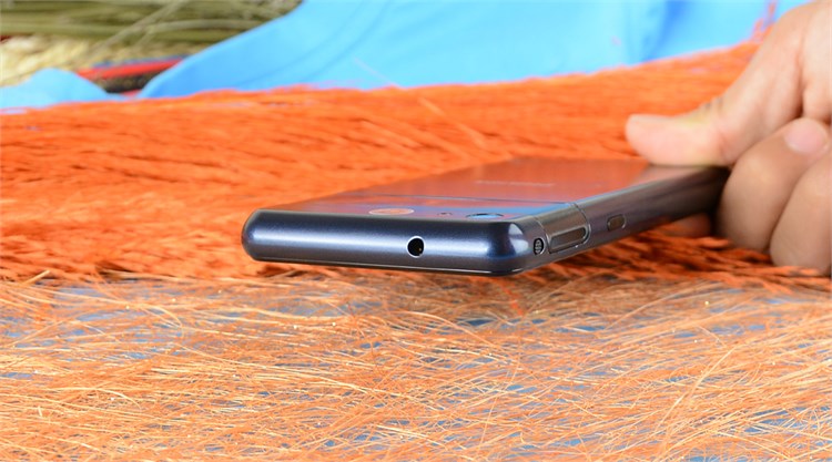 Điện thoại Philips Xenium W6610