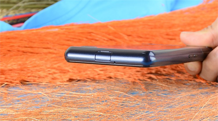 Điện thoại Philips Xenium W6610