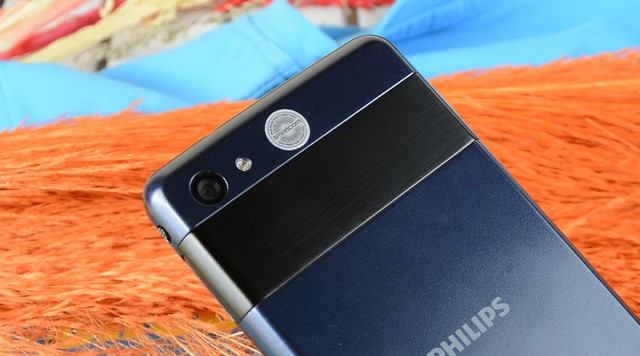 Camera chính 8MP Camera chính 8MP