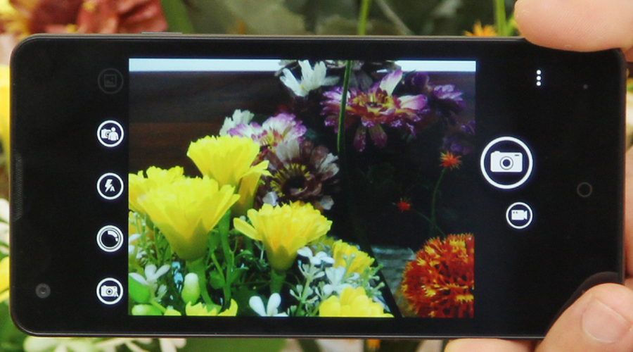 Camera 8 MP cho hình ảnh chụp tốt trong nhiều điều kiện ánh sáng khác nhau.