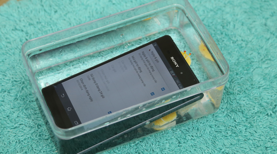 <p>Bạn ho&agrave;n to&agrave;n y&ecirc;n t&acirc;m khi chụp ảnh dưới nước, sử dụng m&aacute;y dưới trời mưa nhờ ti&ecirc;u chuẩn chống nước, chống bụi cao nhất IP 65/68</p>