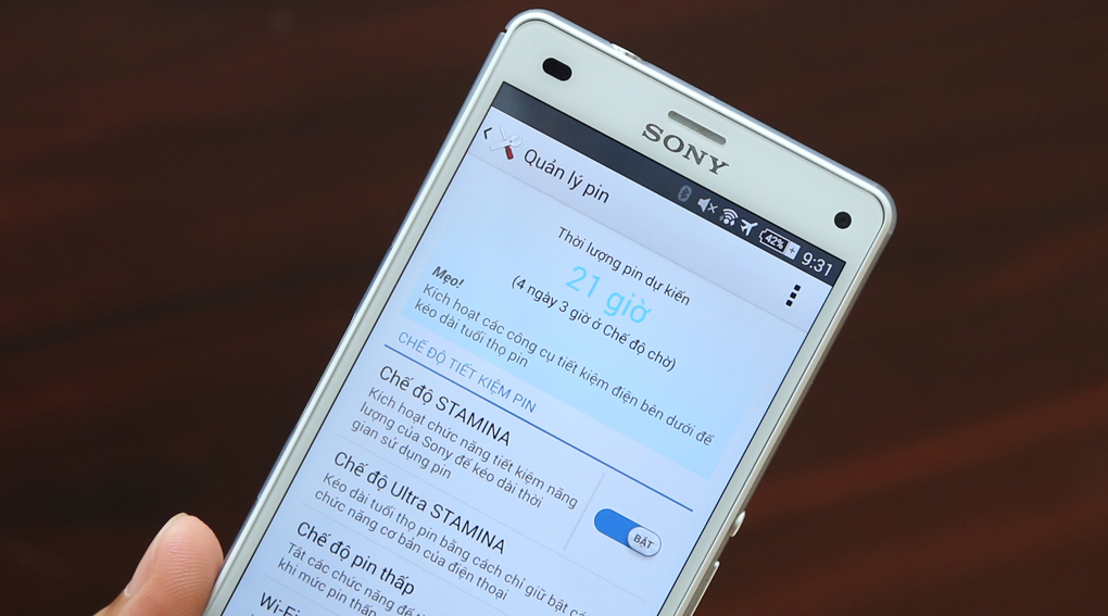 <p>Dung lượng 2600 mAh c&ugrave;ng chế độ tiết kiệm pin độc quyền của Sony gi&uacute;p Z3 Compact thuộc top smartphone c&oacute; pin &ldquo;tr&acirc;u&rdquo; nhất hiện nay.</p>