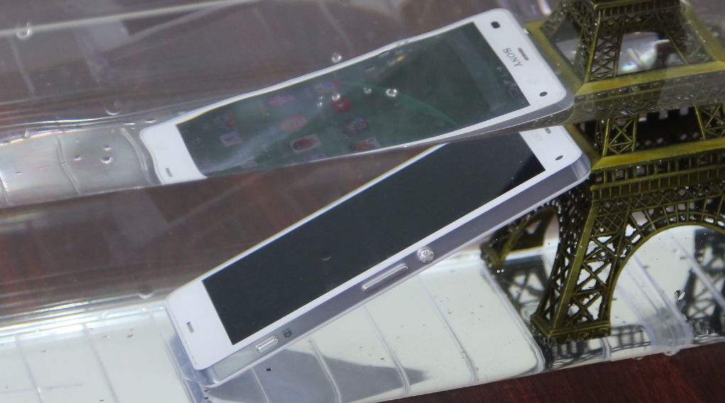 <p>Với khả năng chống nước ho&agrave;n hảo bạn c&oacute; thể y&ecirc;n t&acirc;m chụp ảnh dưới nước hay sử dụng dưới mưa.</p>