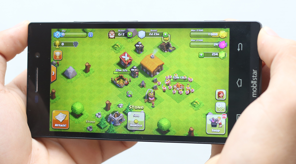 Cấu hình với CPU 4 nhân, RAM 1GB cùng hệ điều hành Android 4.4 giúp máy chạy mượt mà các ứng dụng, game thông dụng.