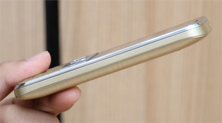 Điện thoại Mobiistar B238 Màu Vàng đồng