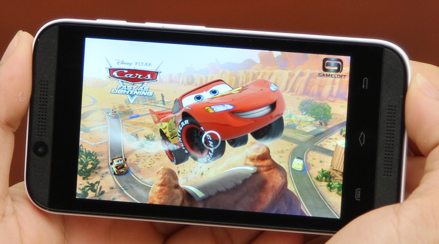 <p>M&agrave;n h&igrave;nh 4 inch, c&ocirc;ng nghệ IPS gi&uacute;p kh&ocirc;ng gian lướt web, chơi game&hellip;. sắc n&eacute;t v&agrave; hấp dẫn hơn</p>