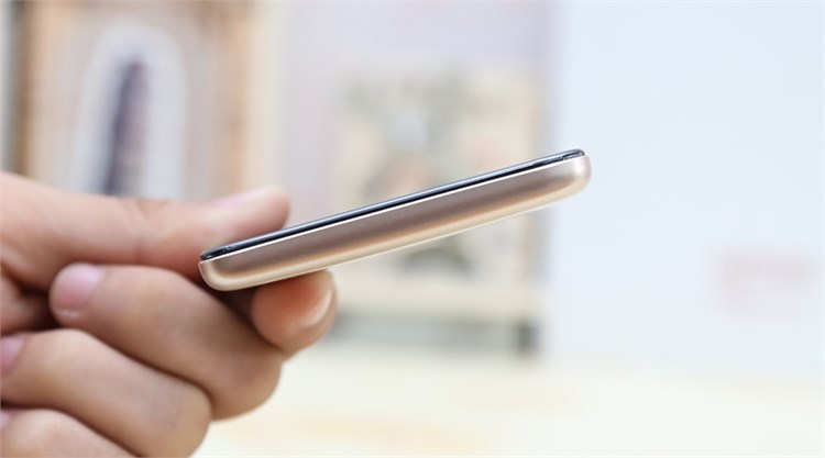 Điện thoại Wing Iris 50