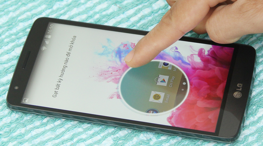 Bảo mật an toàn và đột phá khi chạm 2 – 8 lần vào các vị trí định sẵn để mở khóa máy.