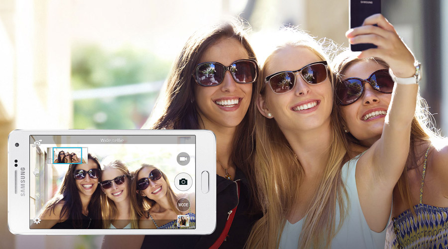 A5 sở hữu khả năng chụp selfie góc rộng và hàng loạt tính năng chỉnh sửa gương mặt được tích hợp sẵn trên máy.