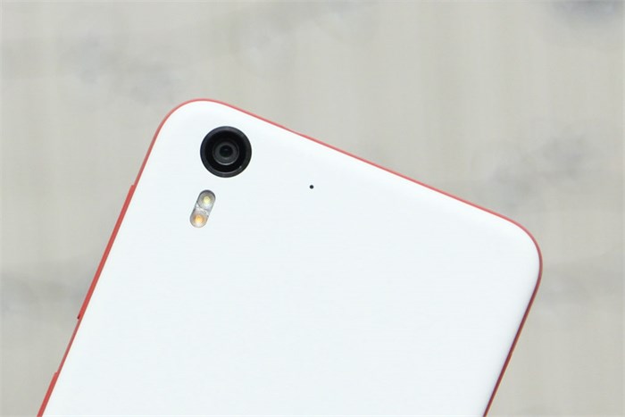 Điện thoại HTC Desire Eye