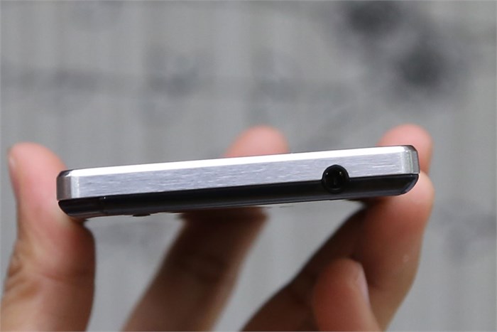 Điện thoại Pantech Vega Iron A870S