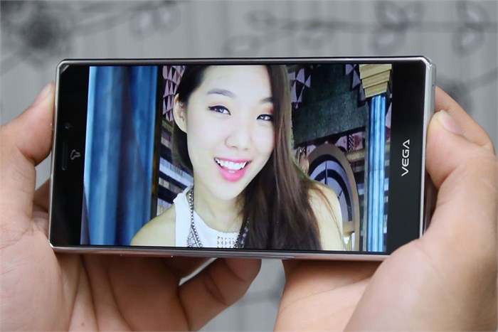 Điện thoại Pantech Vega Iron A870S