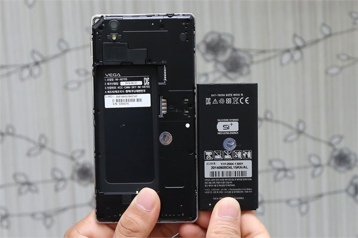 Điện thoại Pantech Vega Iron A870S