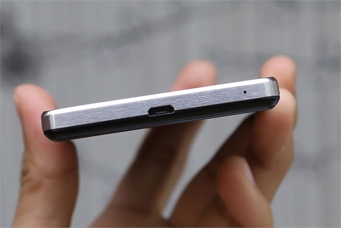 Điện thoại Pantech Vega Iron A870S