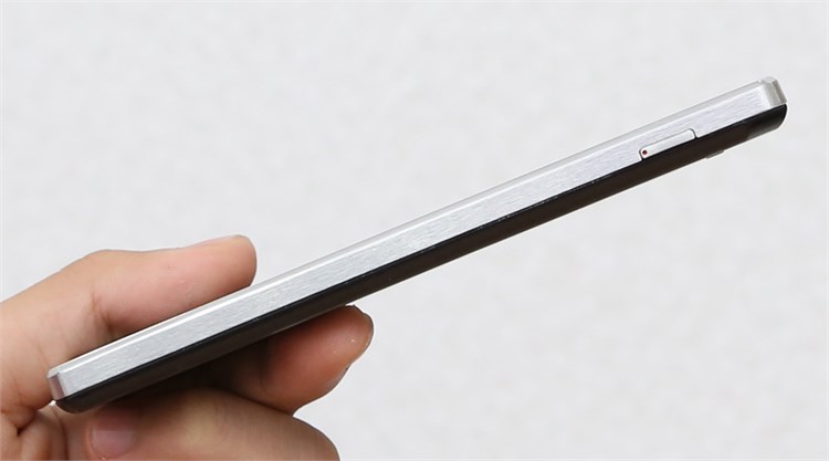 Điện thoại Pantech Vega Iron A870S