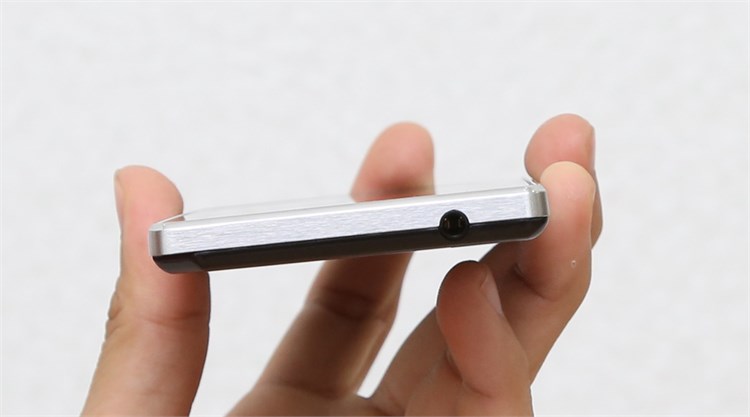 Điện thoại Pantech Vega Iron A870S