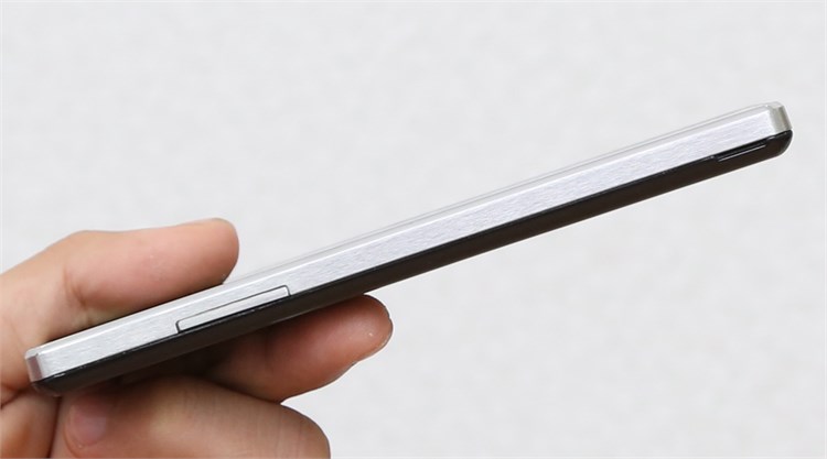 Điện thoại Pantech Vega Iron A870S