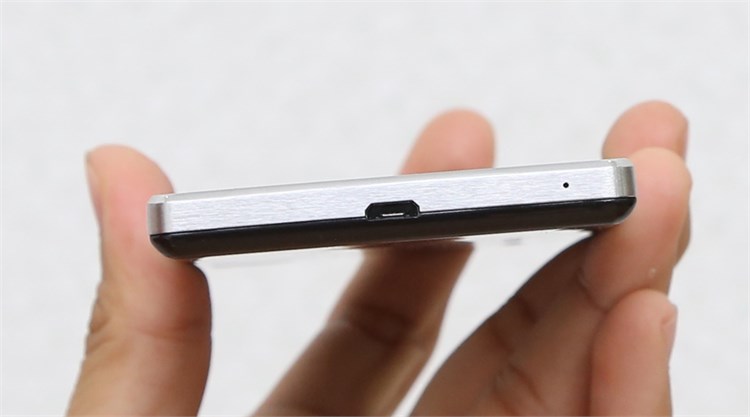 Điện thoại Pantech Vega Iron A870S