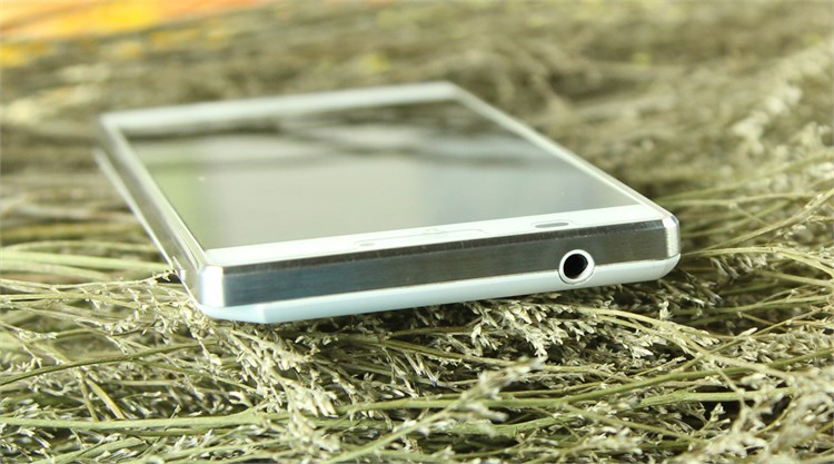 Điện thoại Pantech Vega Iron A870S