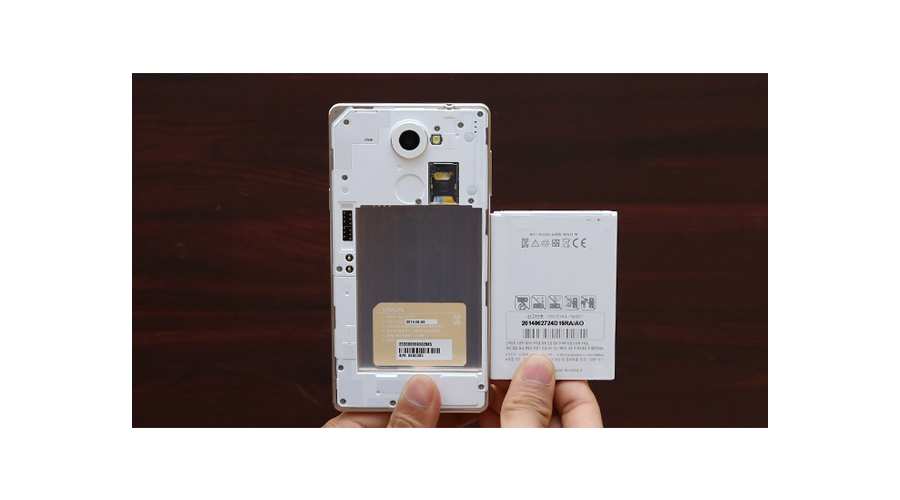 <p>Dung lượng pin khủng 3200 mAh v&agrave; được tặng k&egrave;m th&ecirc;m 1 vi&ecirc;n pin cho ph&eacute;p người d&ugrave;ng chơi game, lướt web cường độ cao cả ng&agrave;y</p>