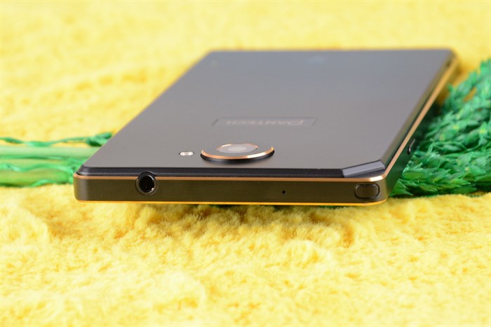 Điện thoại Pantech Vega Iron 2 A910S