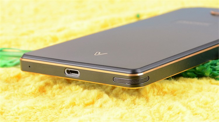 Điện thoại Pantech Vega Iron 2 A910S