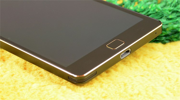 Điện thoại Pantech Vega Iron 2 A910S