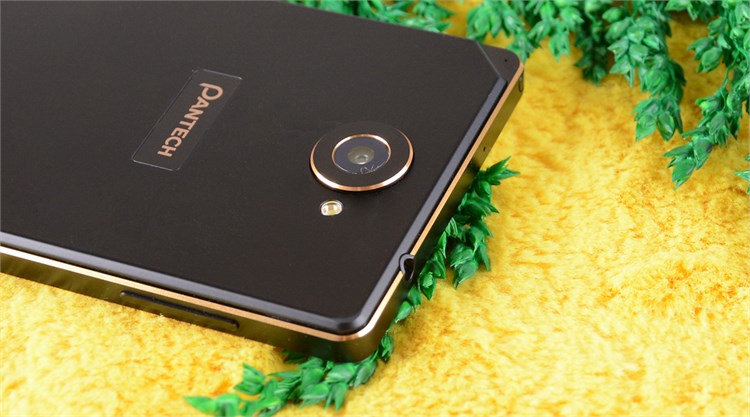 Điện thoại Pantech Vega Iron 2 A910S