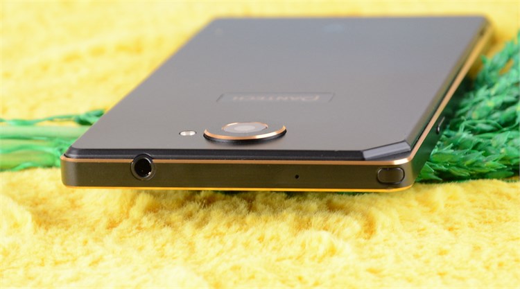 Điện thoại Pantech Vega Iron 2 A910S