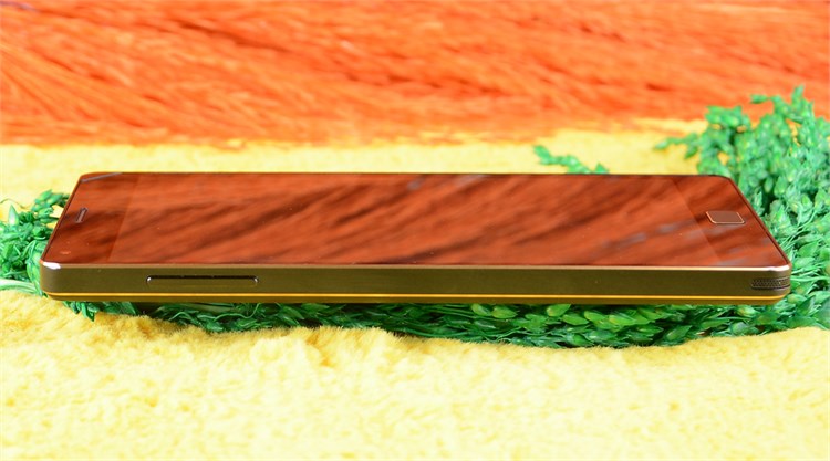 Điện thoại Pantech Vega Iron 2 A910S