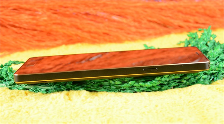 Điện thoại Pantech Vega Iron 2 A910S