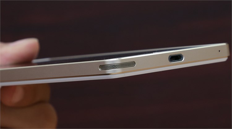 Điện thoại Pantech Vega Iron 2 A910S