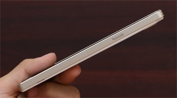 Điện thoại Pantech Vega Iron 2 A910S