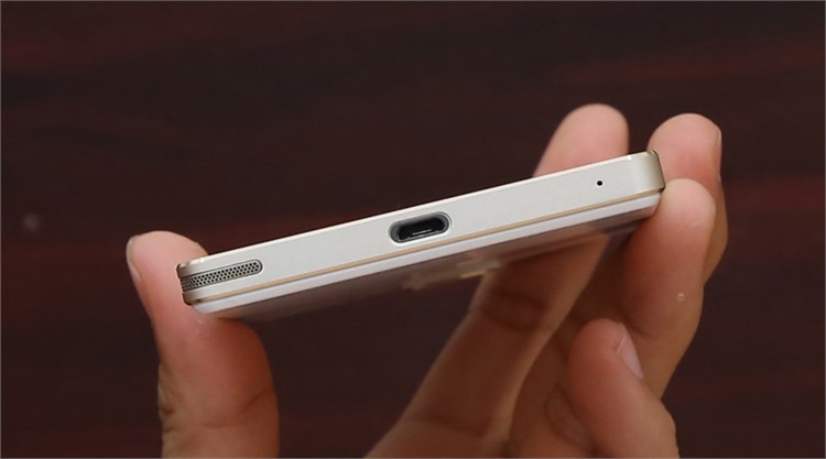 Điện thoại Pantech Vega Iron 2 A910S