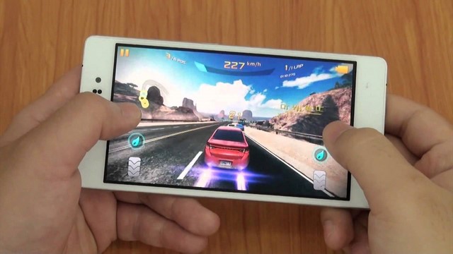  Kích thước màn hình rộng giúp bạn xem phim, chơi game thoải mái hấp dẫn hơn