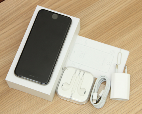 Bộ sản phẩm gồm: Hộp, Tai nghe, Sách hướng dẫn, Cáp, Cây lấy sim