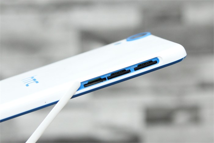 Điện thoại HTC Desire 820S