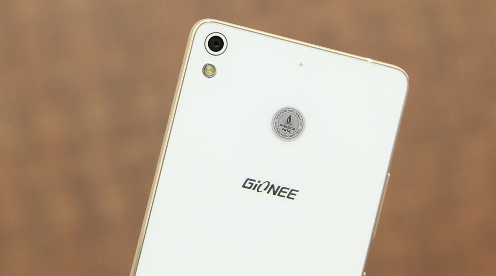 <p>Camera sau 8.0MP cho chất lượng ảnh chụp kh&aacute; tốt d&ugrave; chiều d&agrave;y thấu k&iacute;nh đ&atilde; gia giảm đ&aacute;ng kể</p>