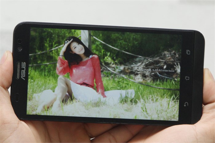 Điện thoại Asus Zenfone 2 2.3Ghz/4G/32G Màu Đỏ