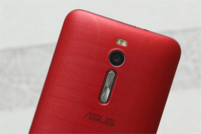 Điện thoại Asus Zenfone 2 2.3Ghz/4G/32G Màu Đỏ