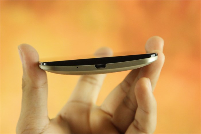 Điện thoại Asus Zenfone 2 2.3Ghz/4G/32G Màu Vàng đồng