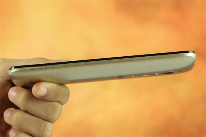 Điện thoại Asus Zenfone 2 2.3Ghz/4G/32G Màu Vàng đồng