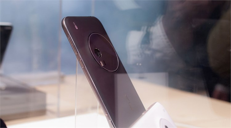 Điện thoại Asus Zenfone Zoom