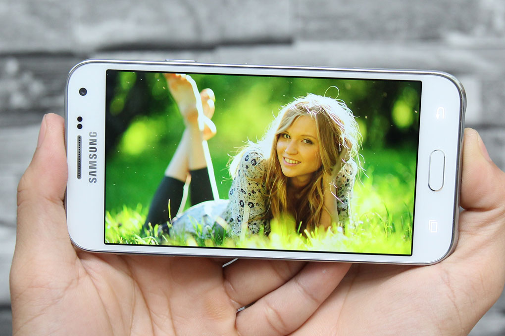 Điện thoại Samsung Galaxy E5