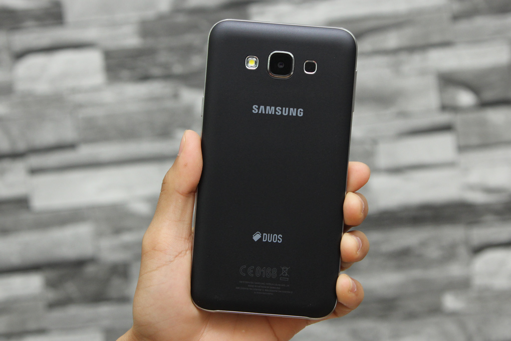 Điện thoại Samsung Galaxy E7