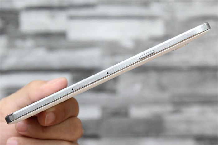 Điện thoại Samsung Galaxy E7