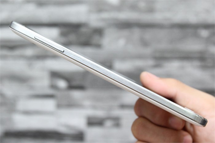 Điện thoại Samsung Galaxy E7