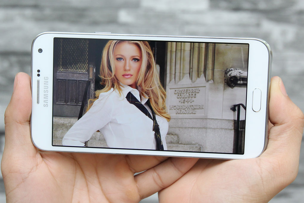 Điện thoại Samsung Galaxy E7